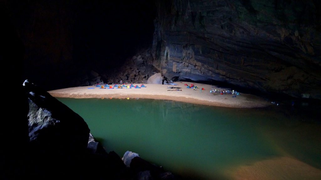 Hang-En-Cave-Vietnam