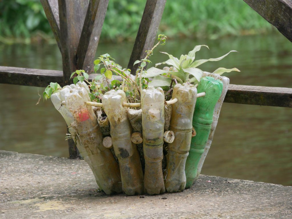 Wiederverwendung Plastikflaschen Amazonas
